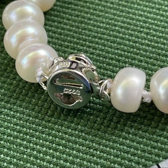 925‎ Sterling Silver White Freshwater Pearl Necklace With Flower Shaped Clasp - Picture 6 of 10